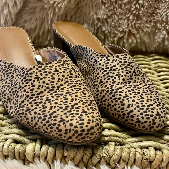 Universal Thread Leopard Print Mule - Picture 2 of 11